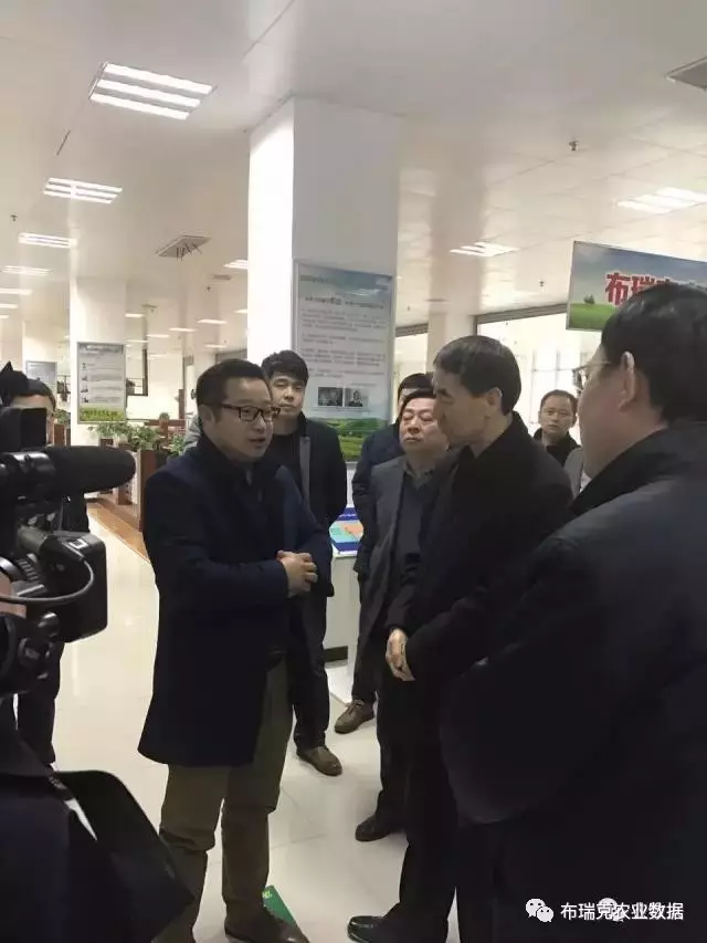 察布瑞克支持“互联网+农业”CQ9电子河南副省长王铁视(图3) 察布瑞克支持“互联网+农业”CQ9电子河南副省长王铁视(图3)